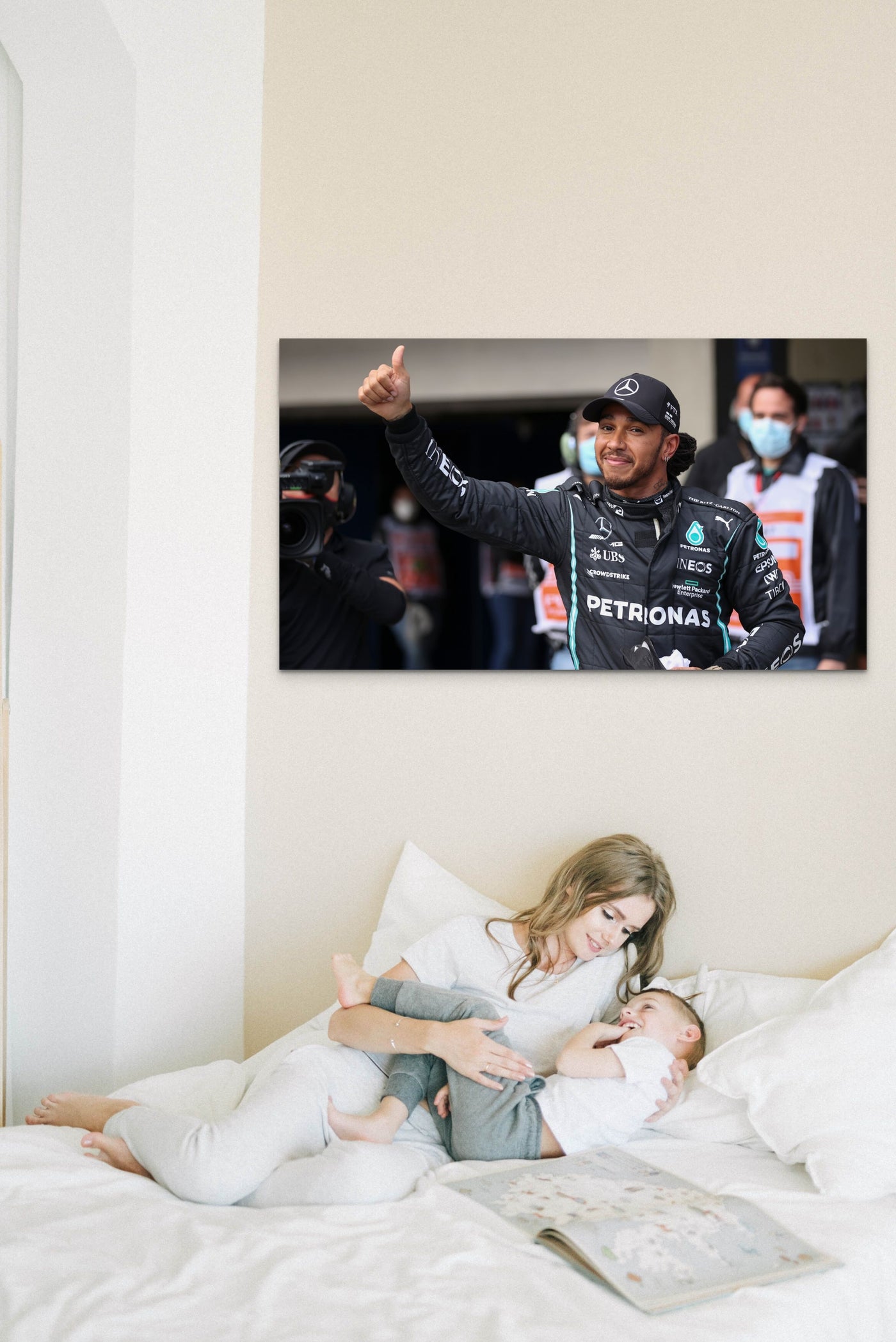 Canvas Lewis Hamilton smiling