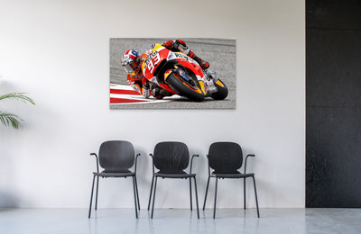 Canvas Marc Marquez almost bounced off his bike